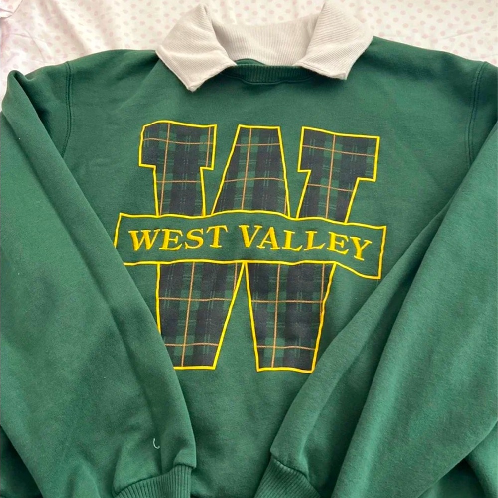 Hollister Crewneck in size MEDIUM womens